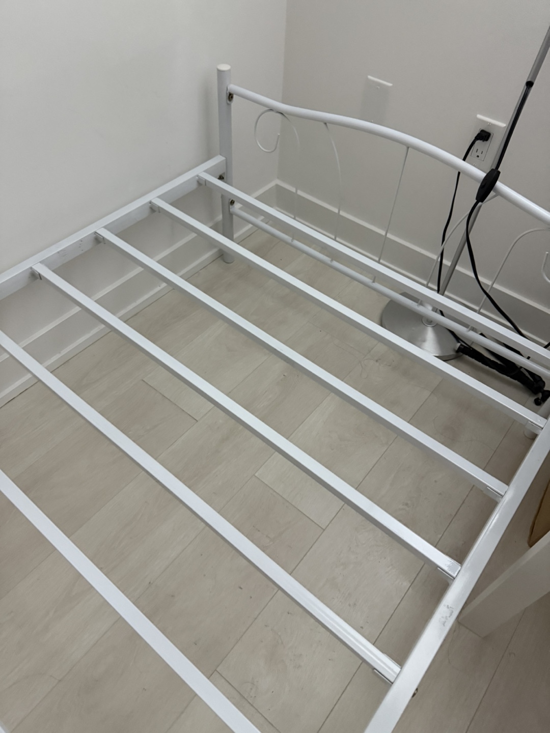 White Metal Daybed Frame - photo 2