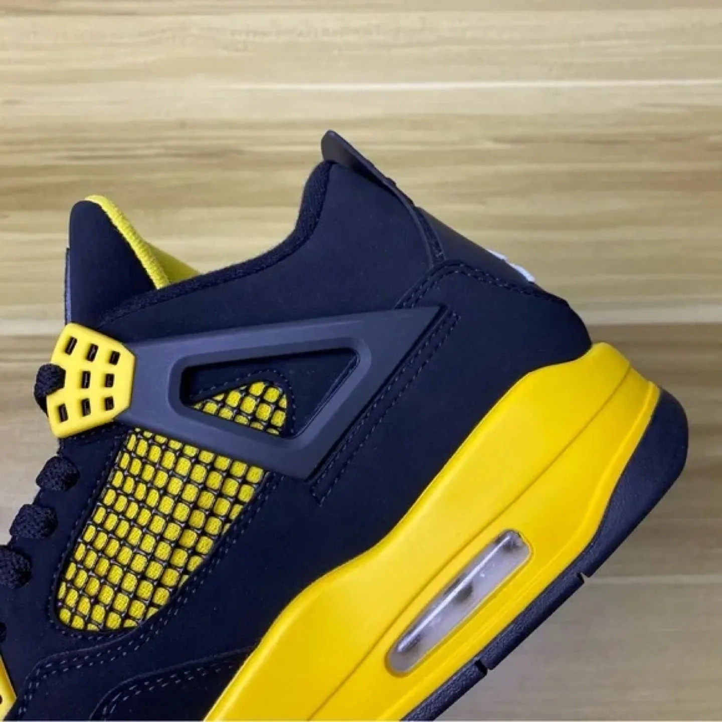 Air Jordan 4 retro Black and Yellow - Size 5.5 image indicator(7)