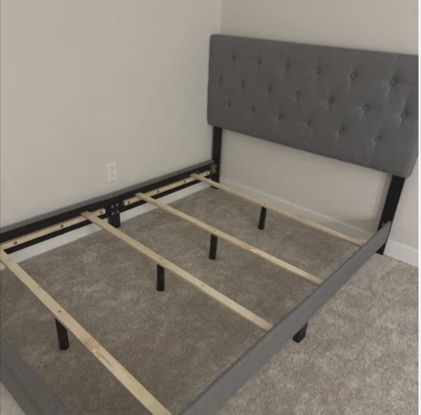 Queen Size Bed with Tufted Headboard - photo 2