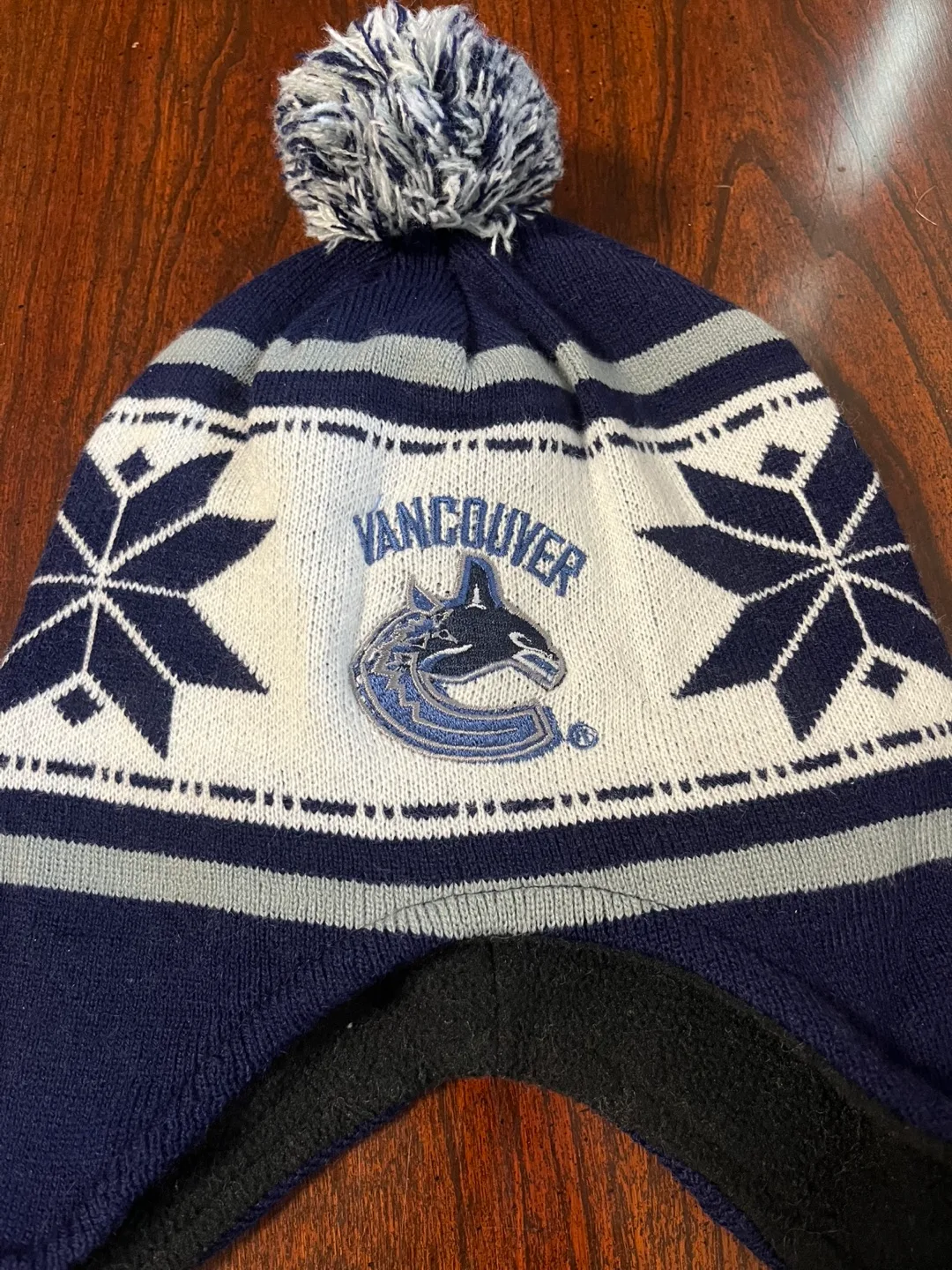 Budweiser Vancouver Canucks Hat image indicator(2)