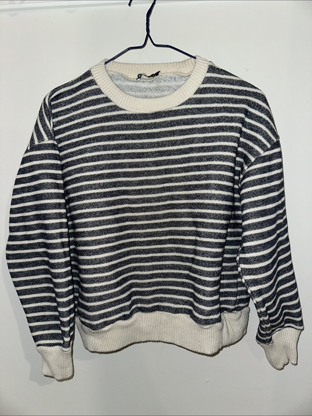 3 Zara Sweatshirts - photo 2