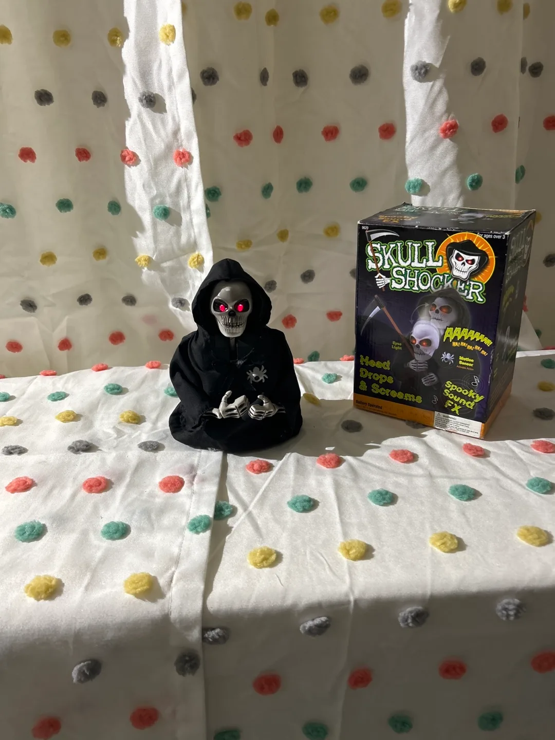 Skull Shocker Halloween Decoration thumbnail
