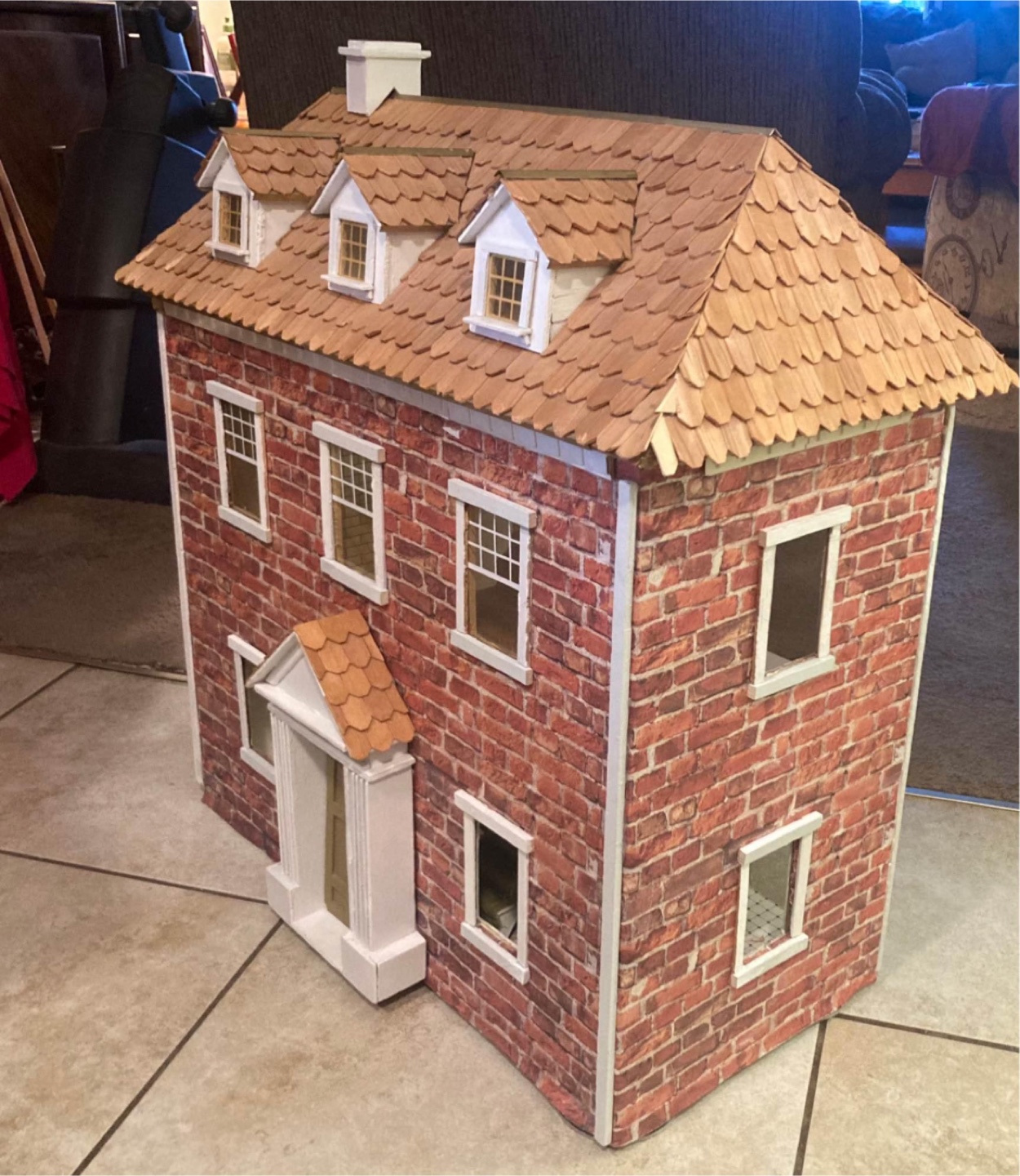 Wooden dollhouse with furniture - photo 3