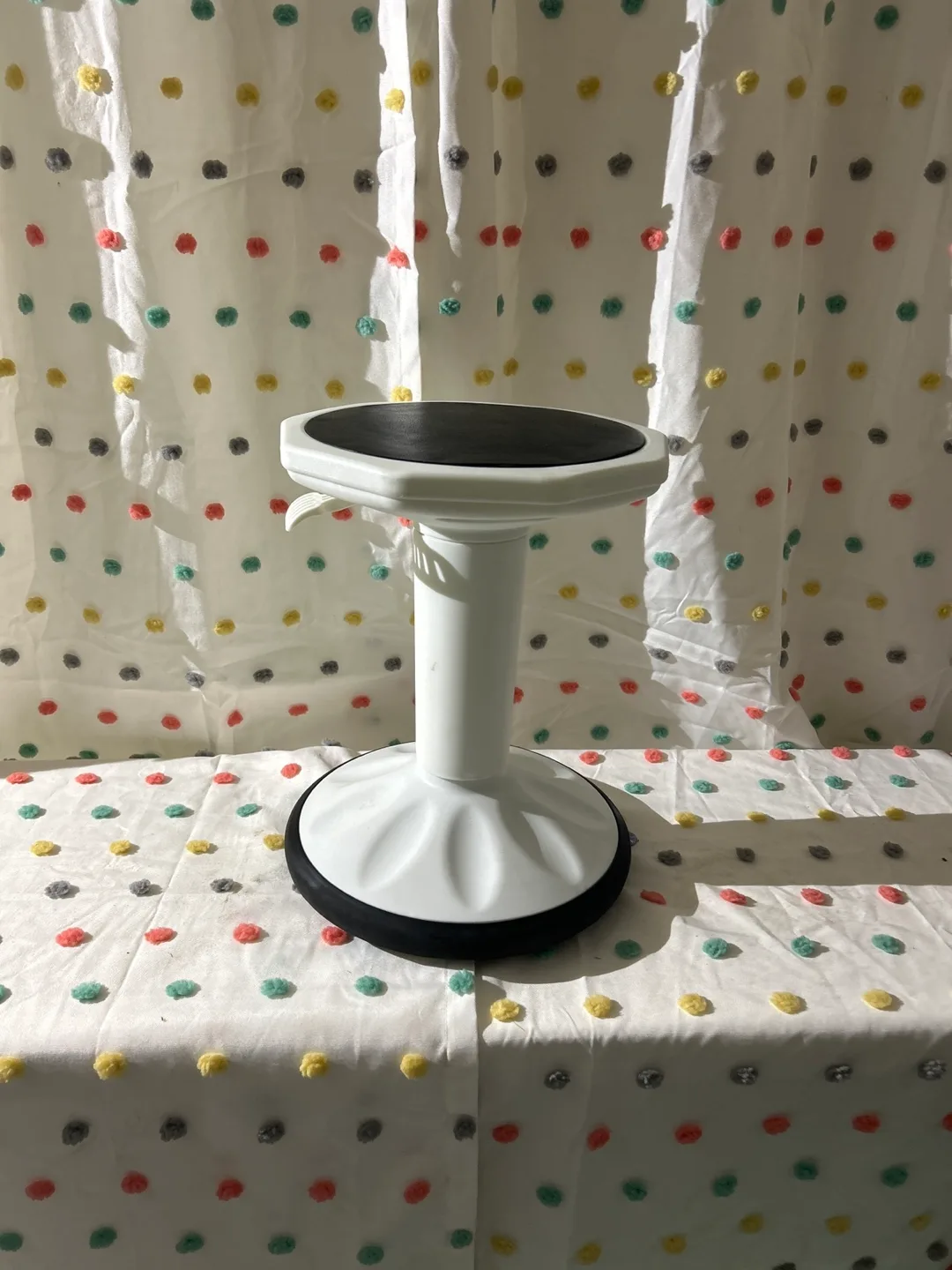 White Ergonomic wobble stool thumbnail