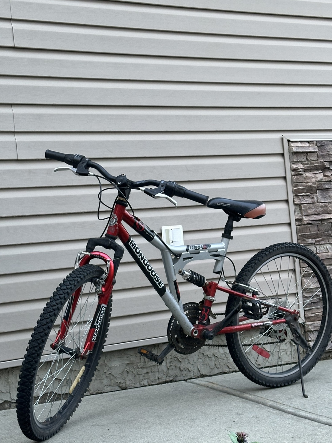 Mongoose Mountain Bike - photo 2