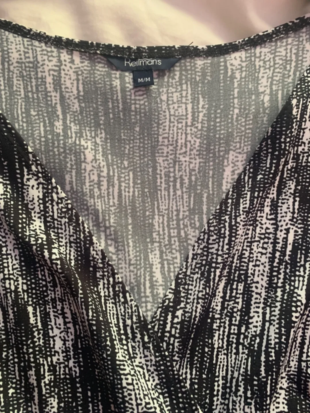 Sleeveless Black and White Dress image indicator(4)