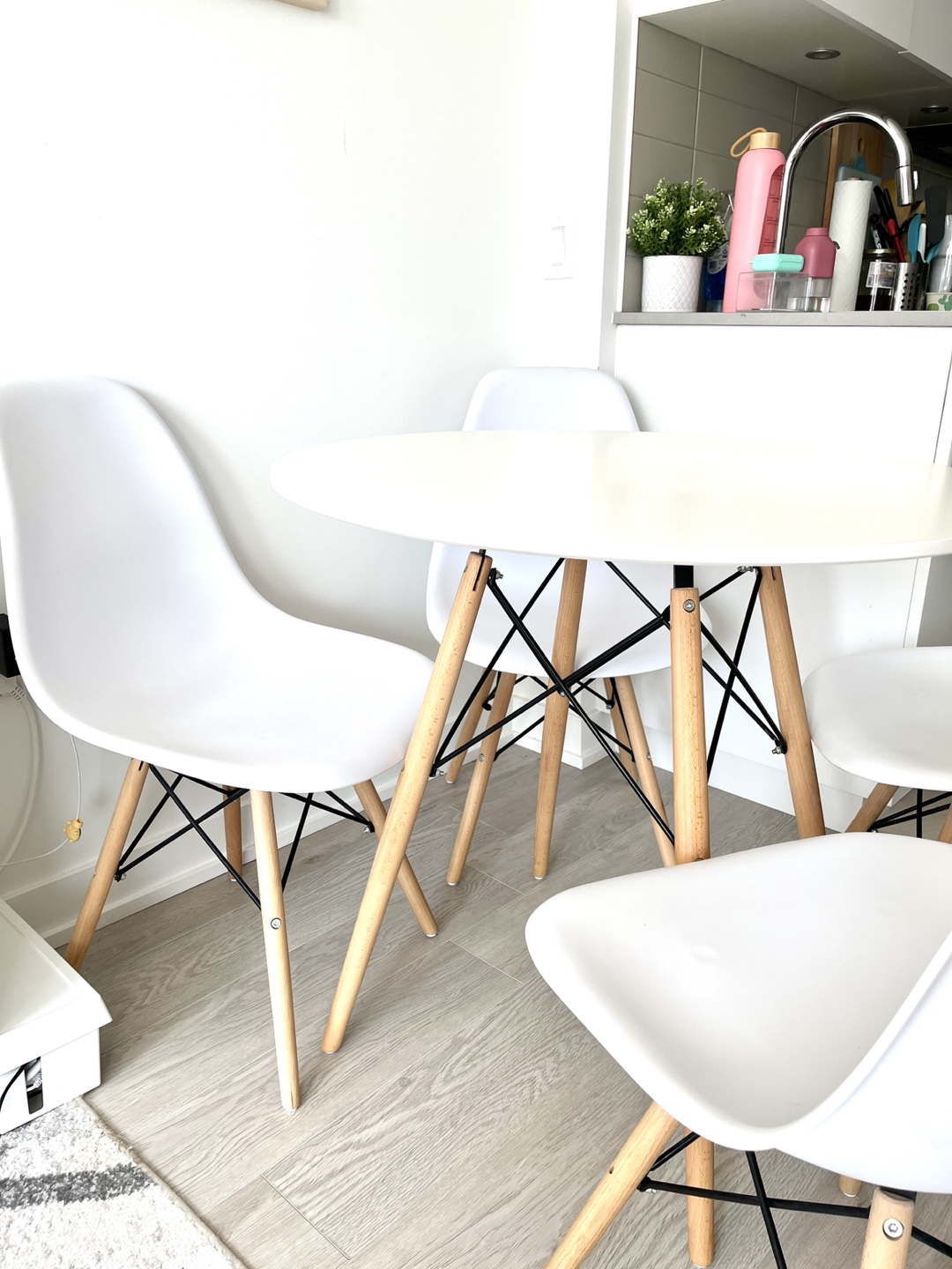Round Dining Table Set (5 pieces) - photo 2