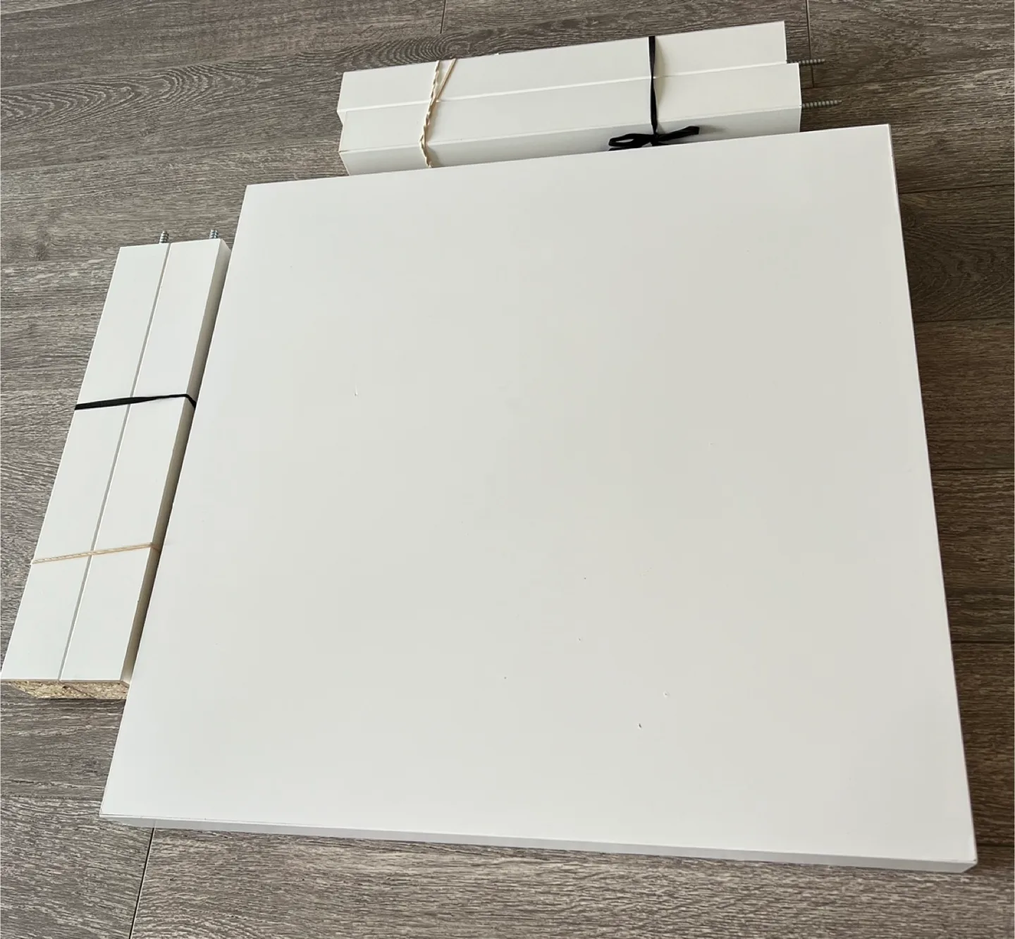 White side Table image indicator(2)