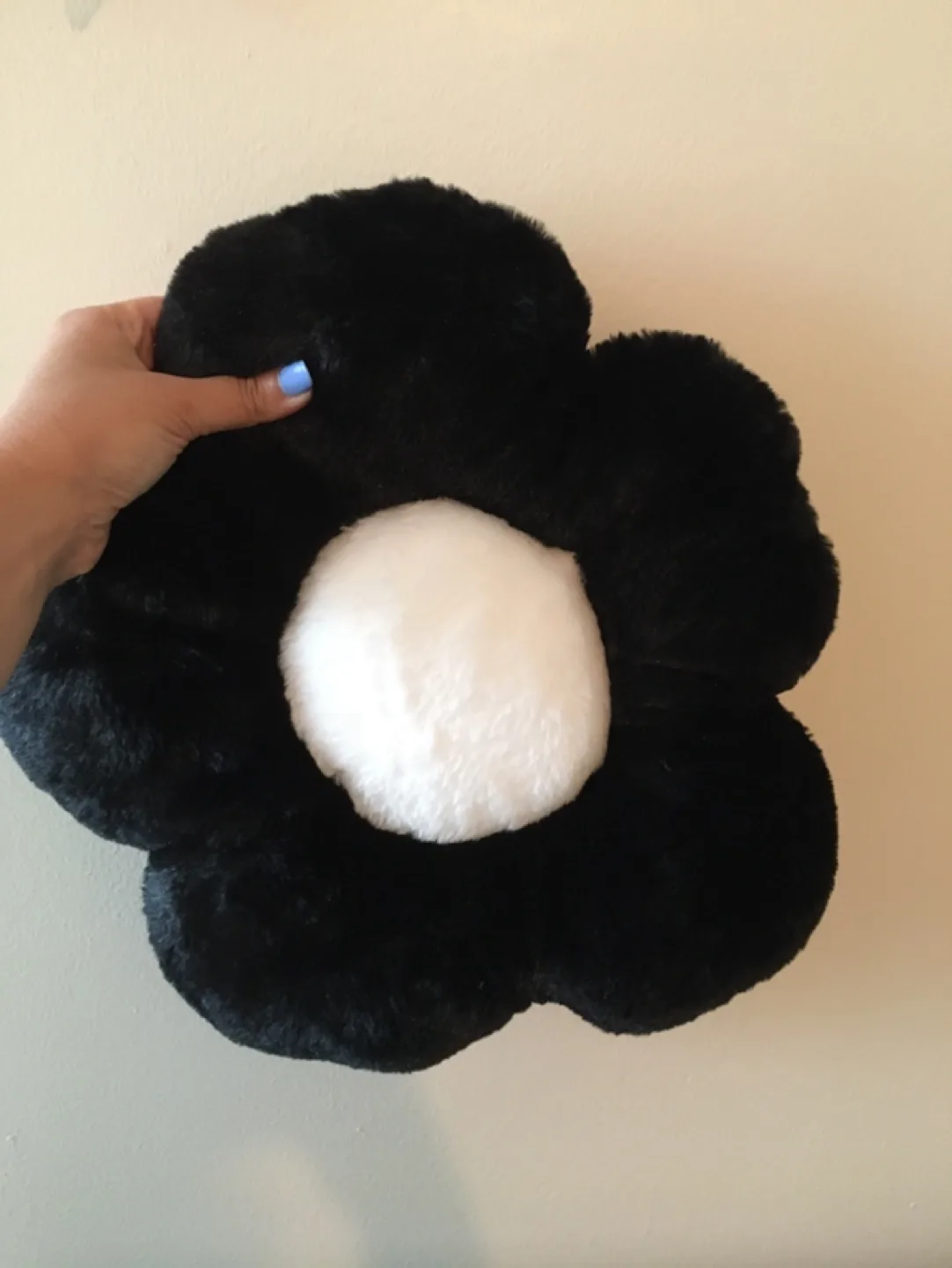 Black Flower-Shaped Pillow thumbnail