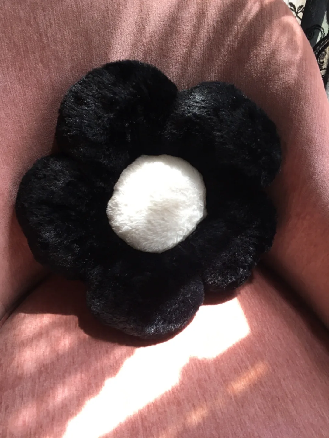 Black Flower-Shaped Pillow image indicator(2)