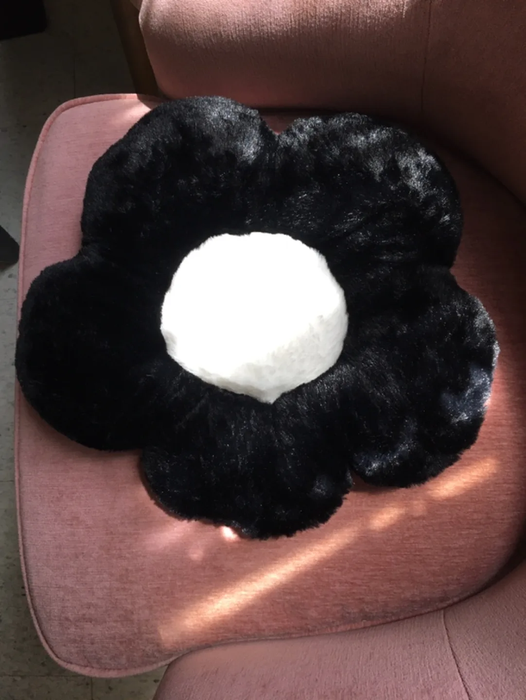 Black Flower-Shaped Pillow image indicator(3)