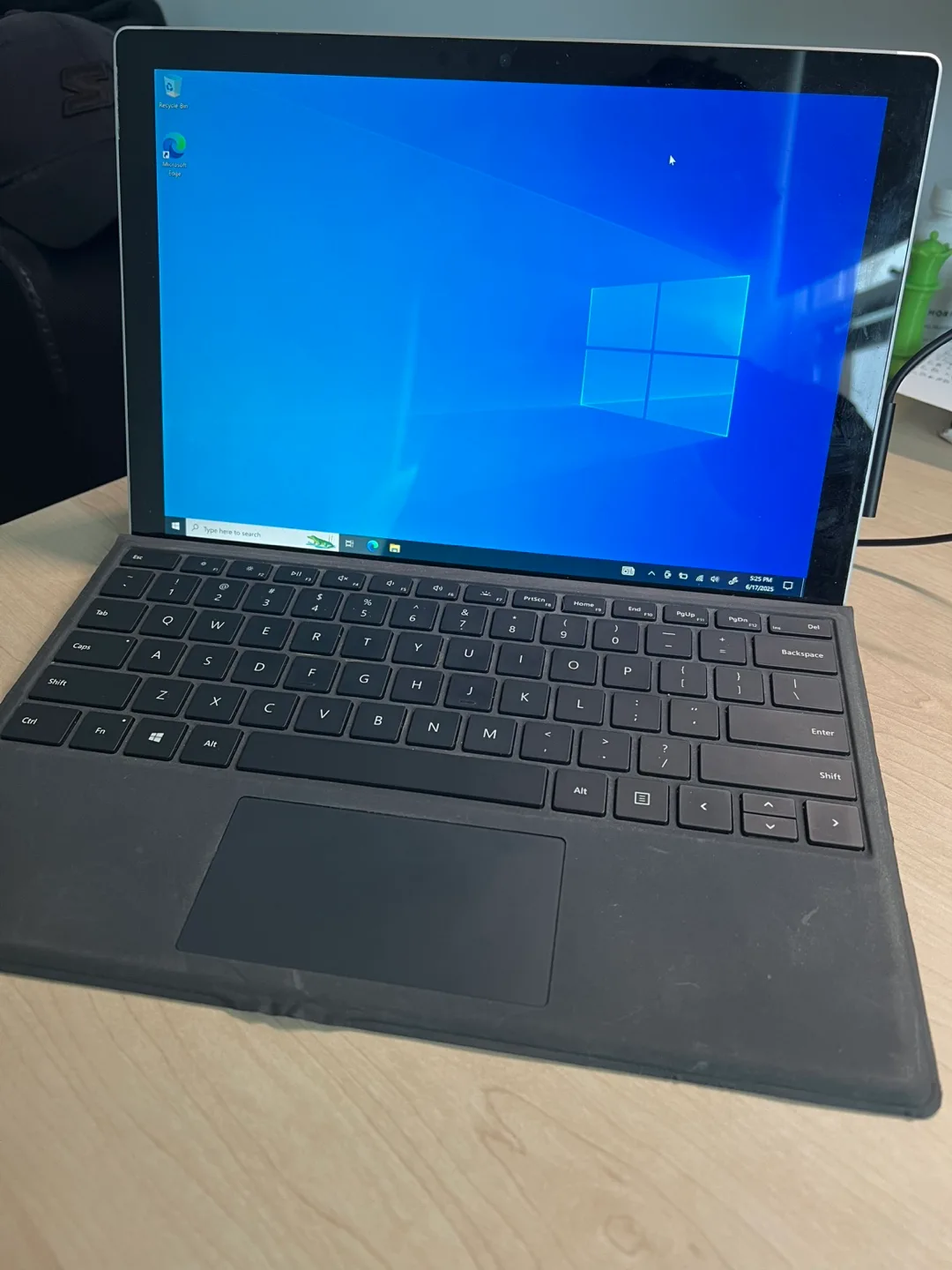 Microsoft Surface Pro (5th Gen) thumbnail