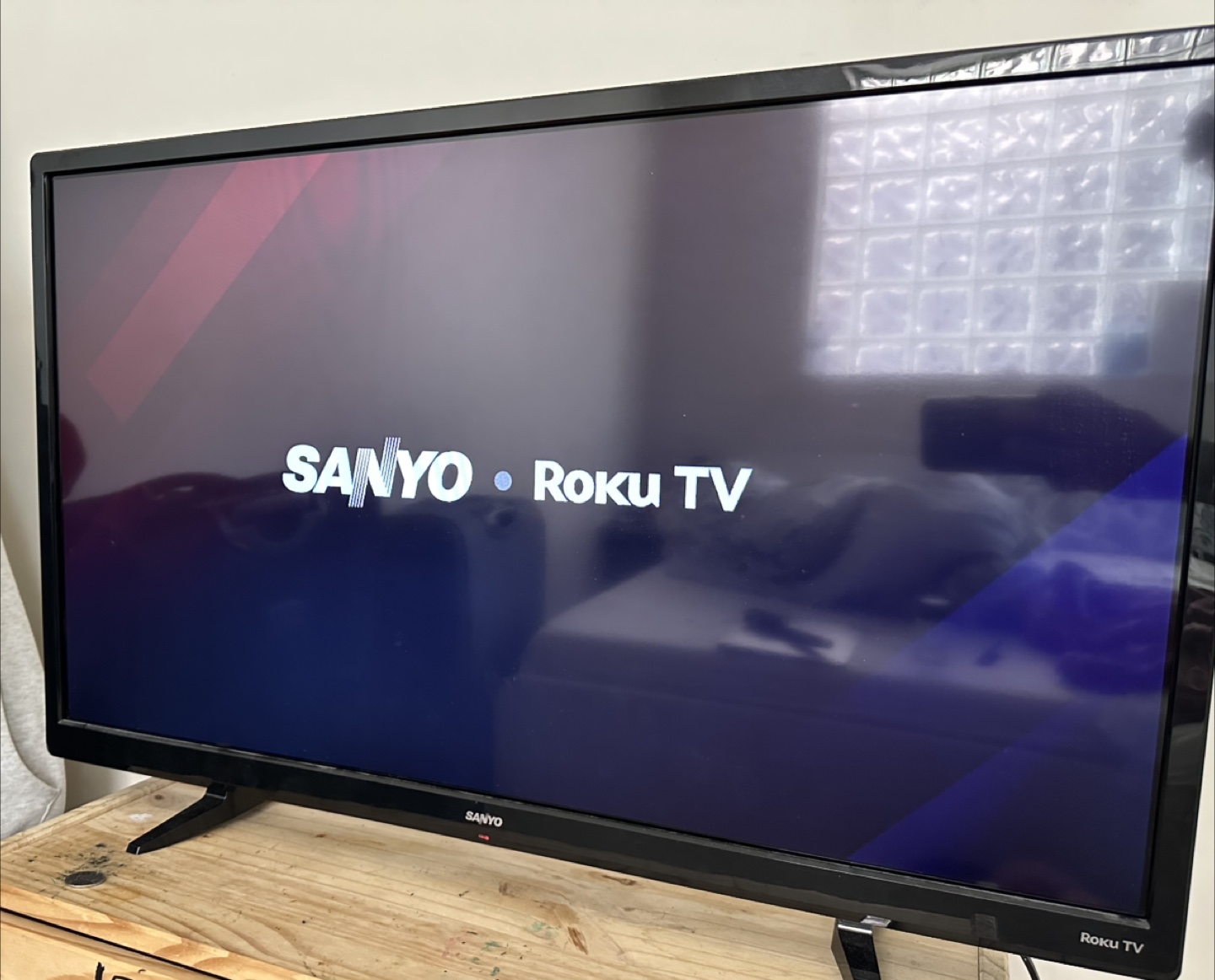 Sanyo Roku TV, 32” - photo 3
