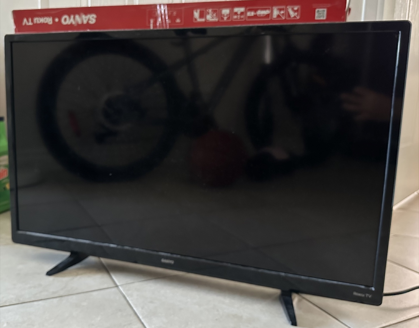 Sanyo Roku TV, 32” - photo 4