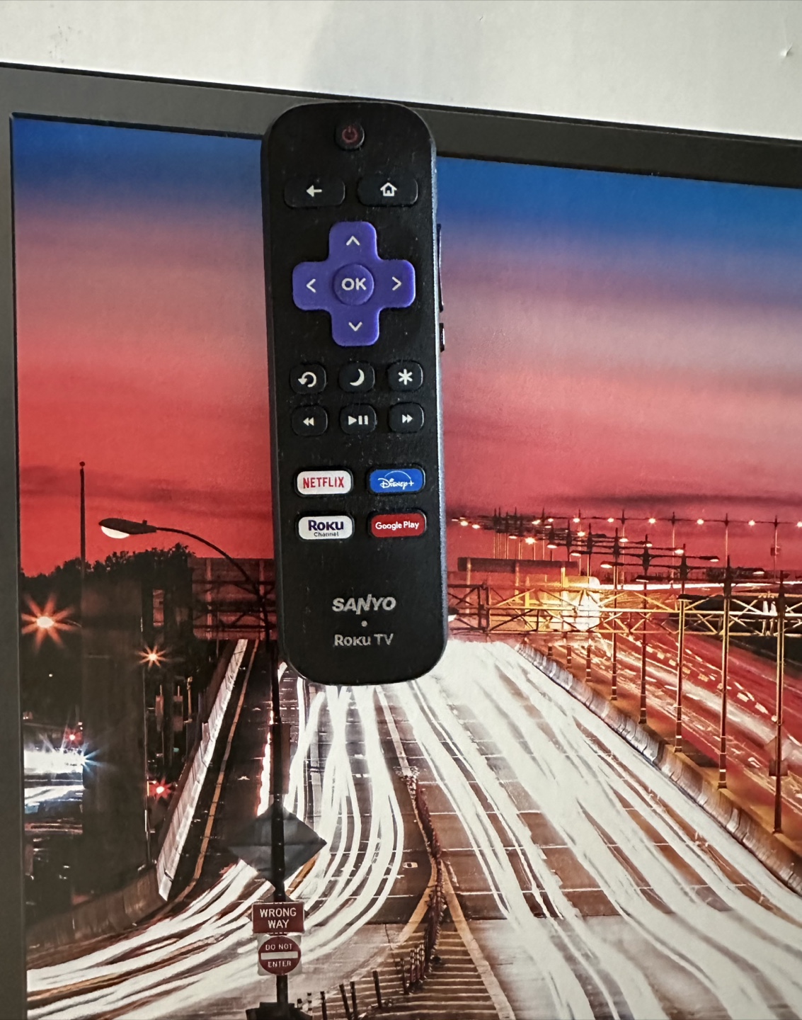 Sanyo Roku TV, 32” - photo 5