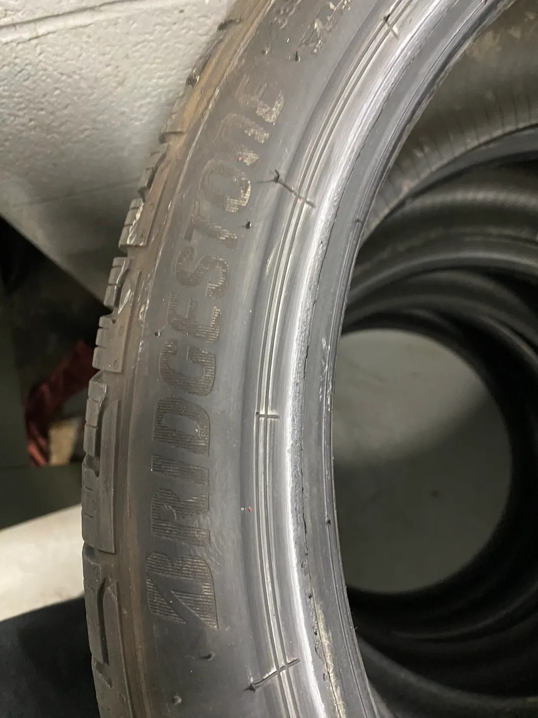 4 Bridgestone Tires - 225/40R19 runflats image indicator(4)