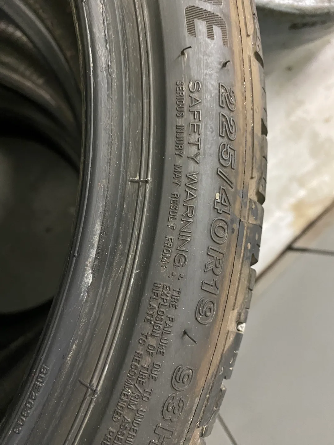4 Bridgestone Tires - 225/40R19 runflats image indicator(2)