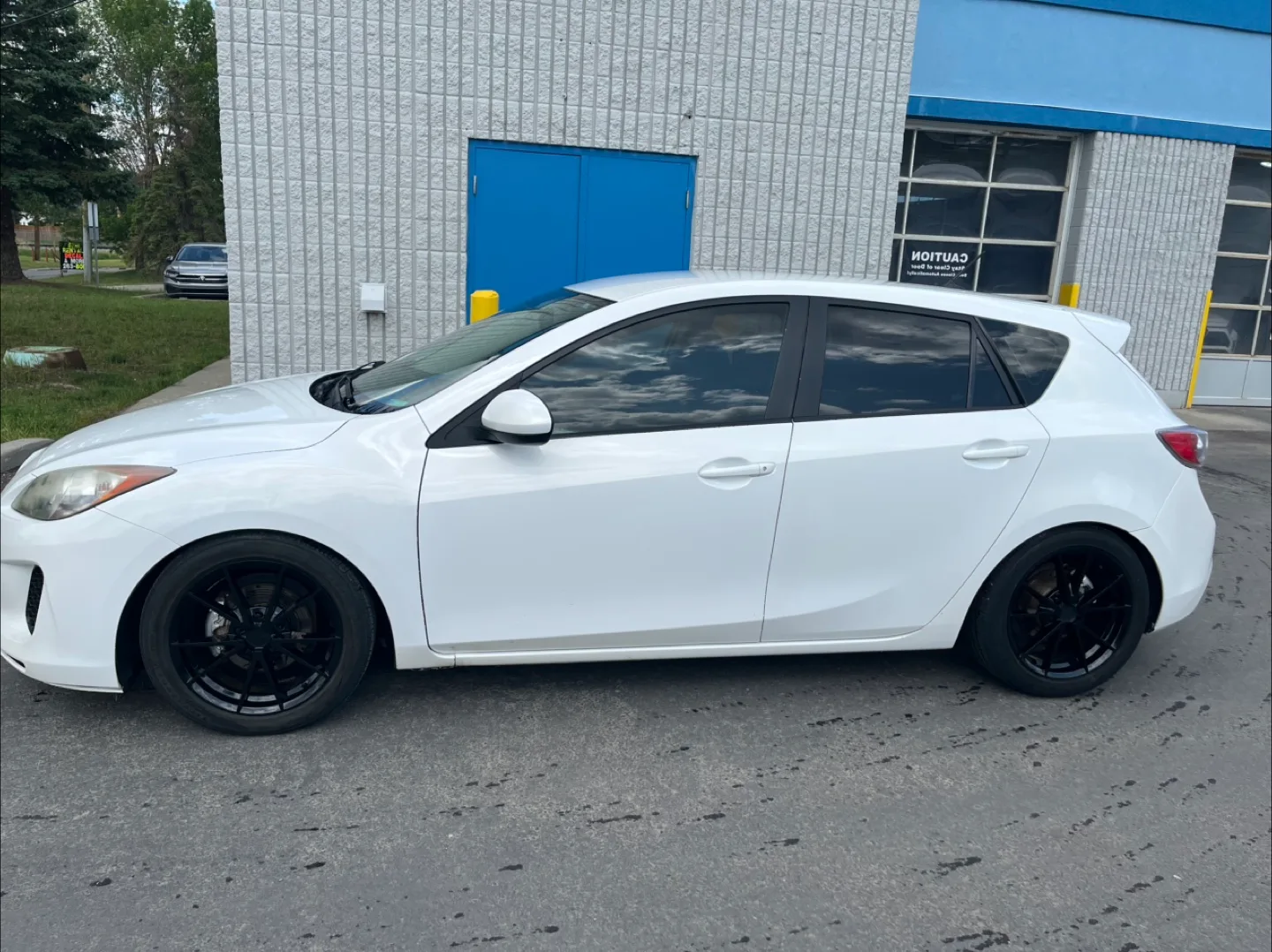 White Mazda 3 Hatchback thumbnail