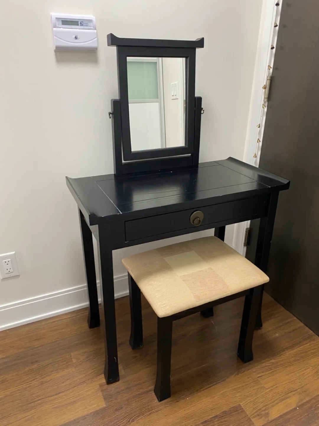 Black Vanity Table Set with Stool and Mirror 🥕 image indicator(2)