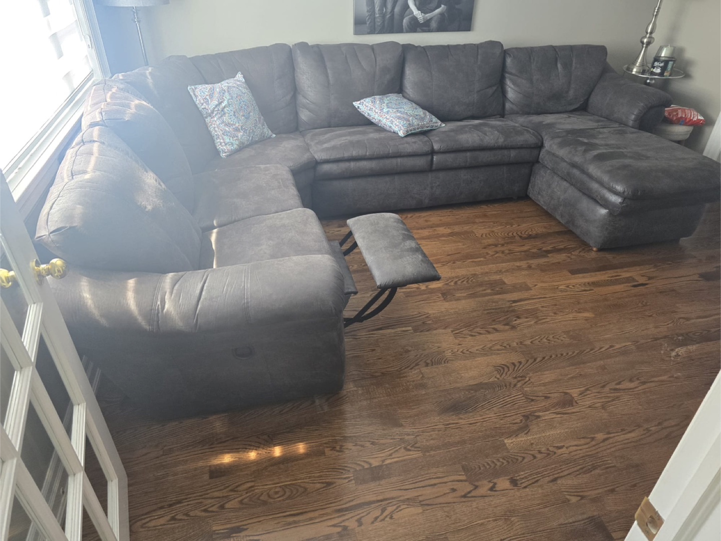 La Z Boy Grey Leather 'Devon' Sectional Sofa. - photo 3