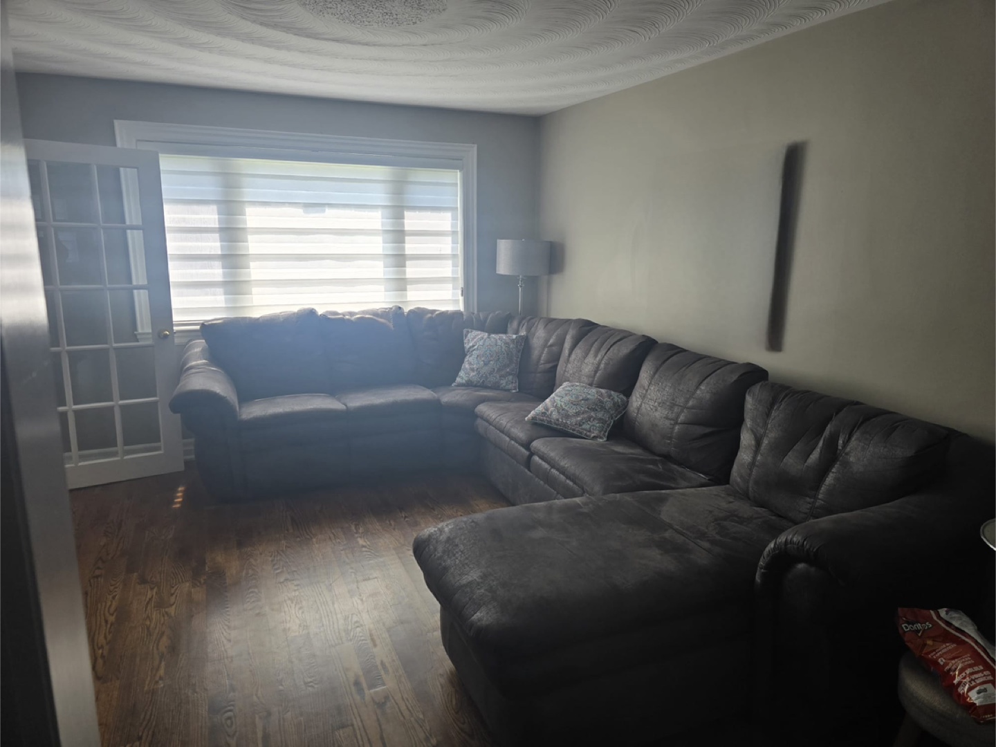 La Z Boy Grey Leather 'Devon' Sectional Sofa. - photo 2