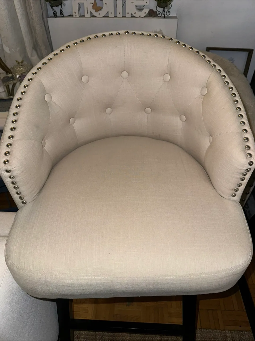 Set of 2 Elegant Bar Stools image indicator(3)