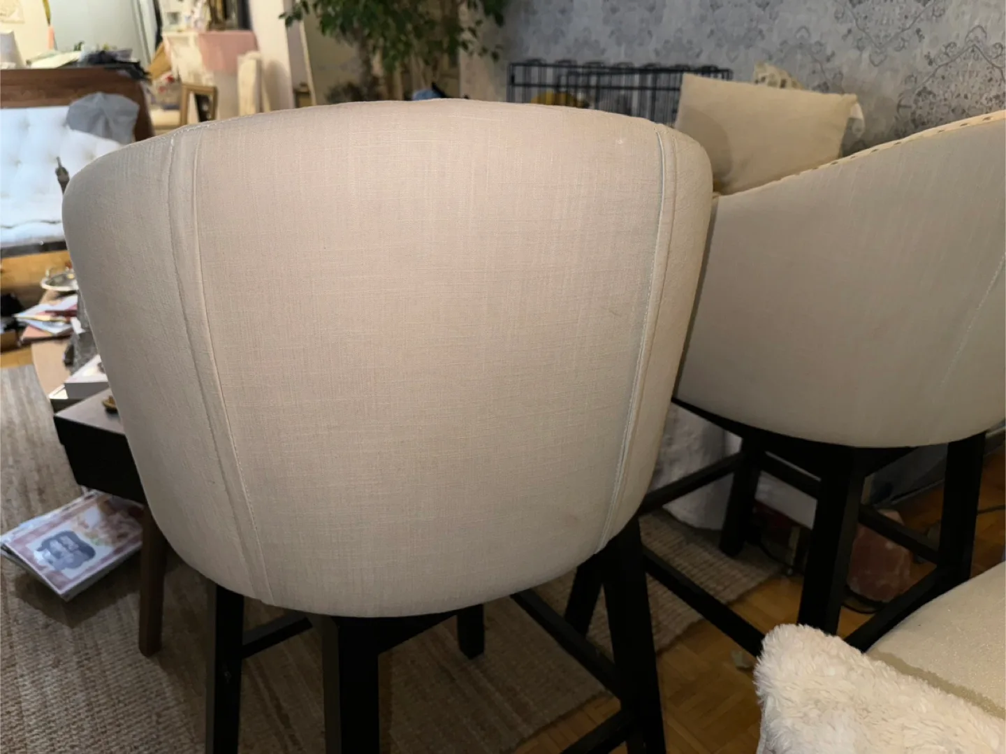 Set of 2 Elegant Bar Stools image indicator(5)