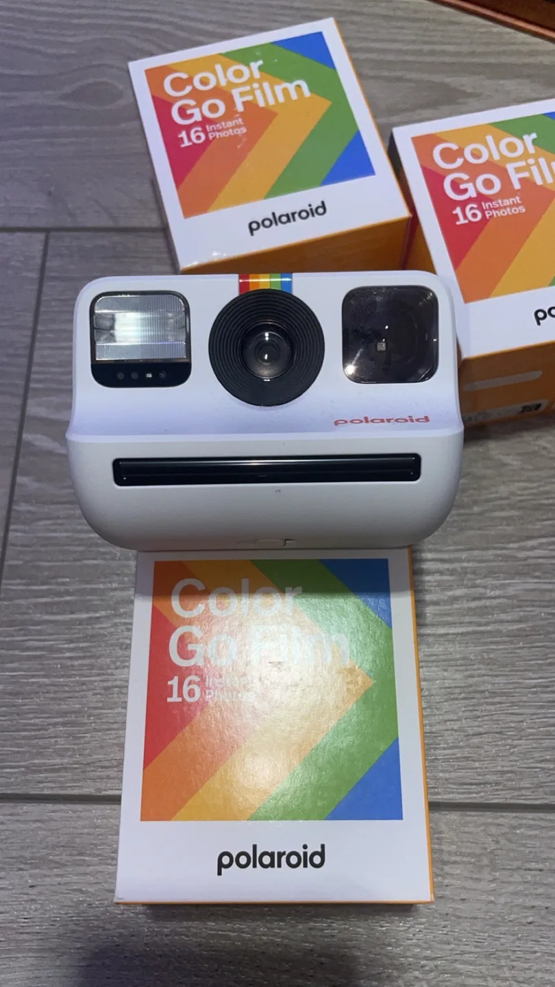 Polaroid Go Instant Camera and Film Bundle image indicator(2)
