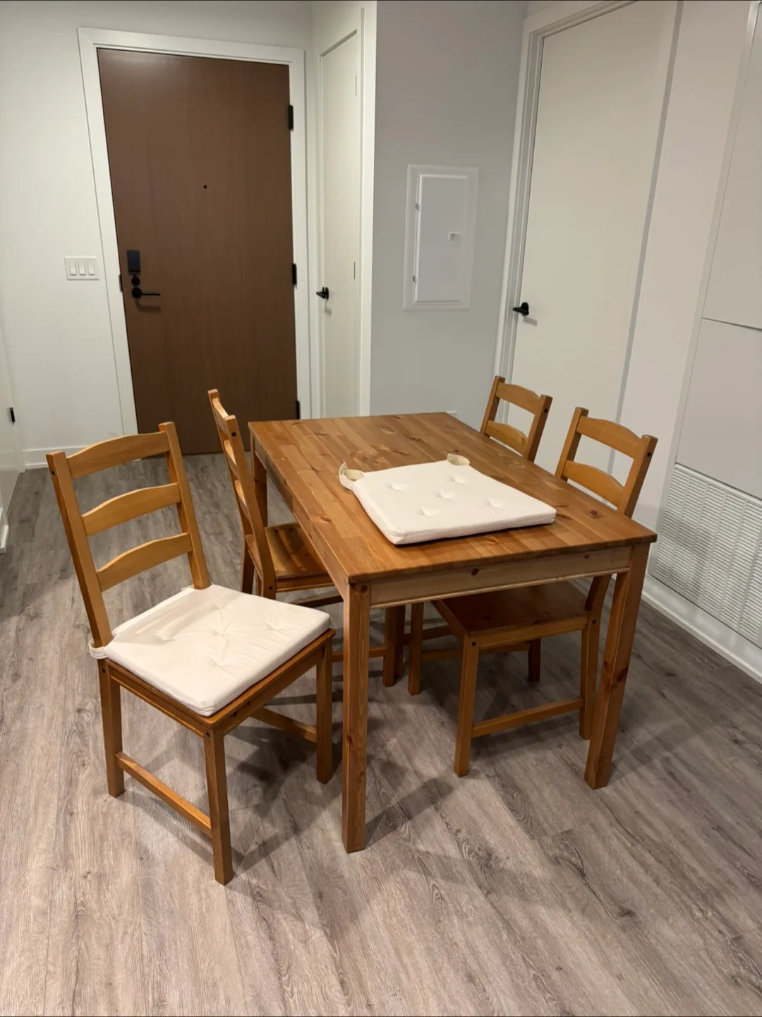 Wooden Dining Table Set thumbnail