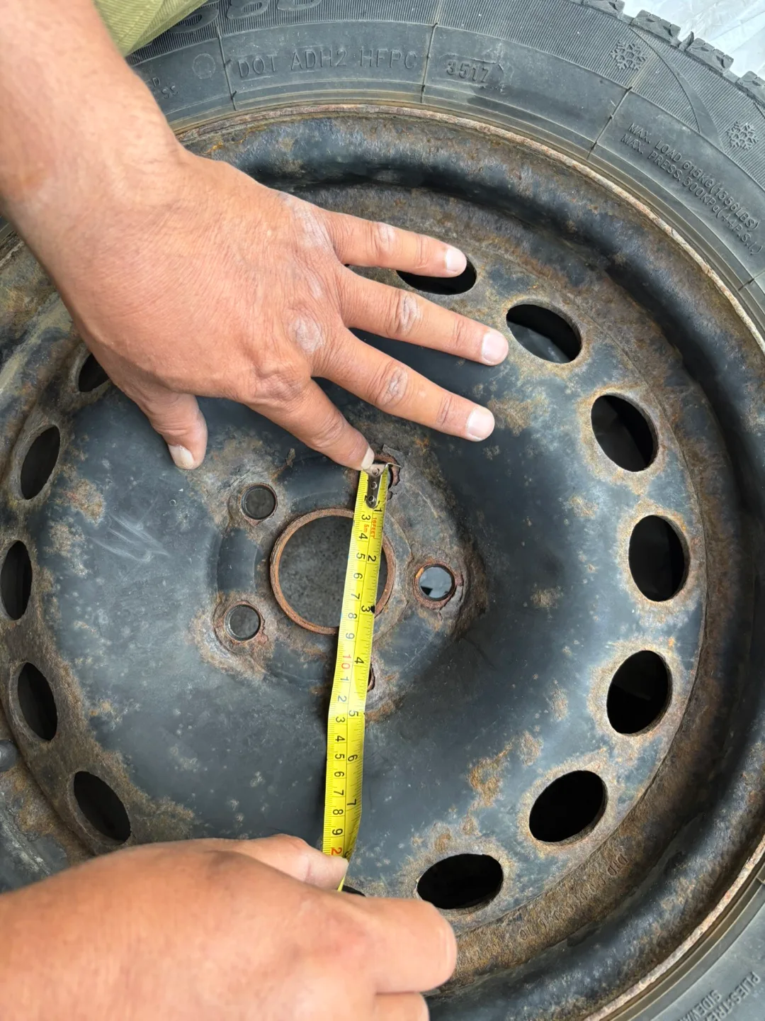 Winter Tire and Rim Set of 4 image indicator(6)