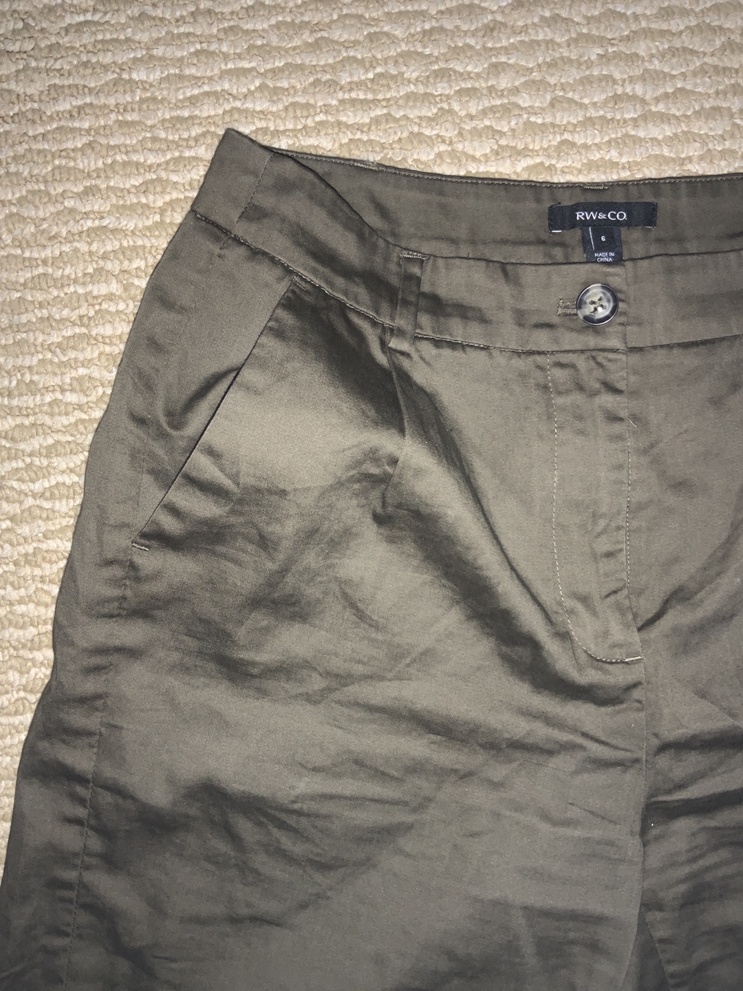 RW & CO. Women's Olive Green Cuffed Shorts - Size 6 - photo 2
