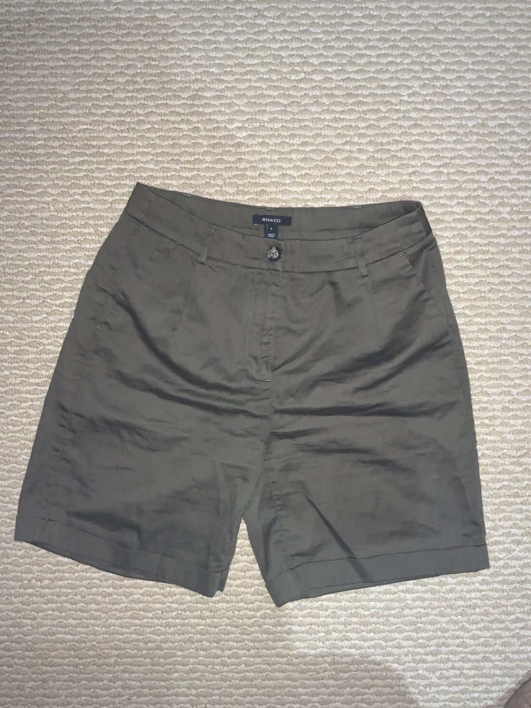 RW & CO. Women's Olive Green Cuffed Shorts - Size 6