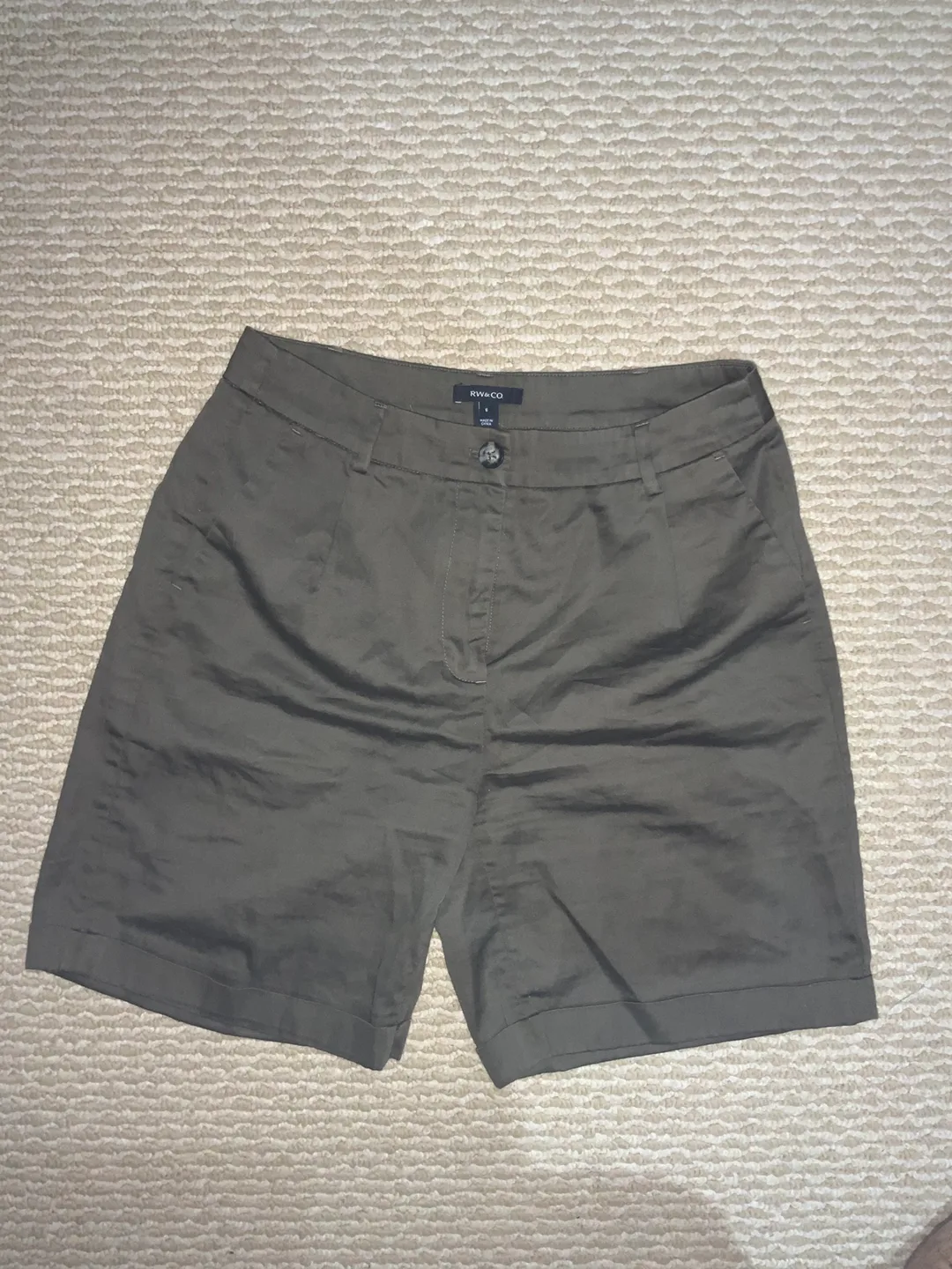 RW & CO. Women's Olive Green Cuffed Shorts - Size 6 thumbnail