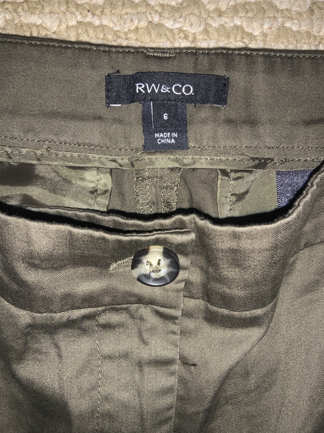 RW & CO. Women's Olive Green Cuffed Shorts - Size 6 - photo 4