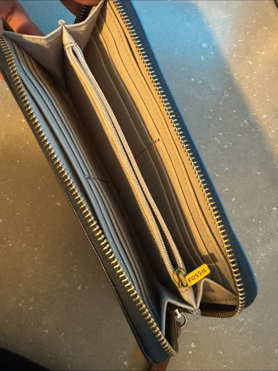 Fossil Blue Leather Wallet image indicator(2)