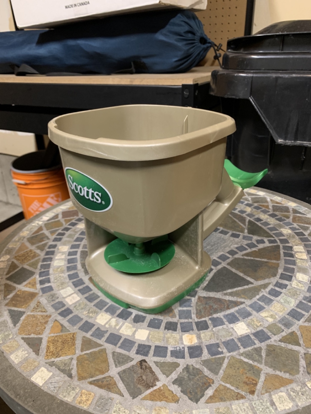 Scotts Hand-Held Spreader