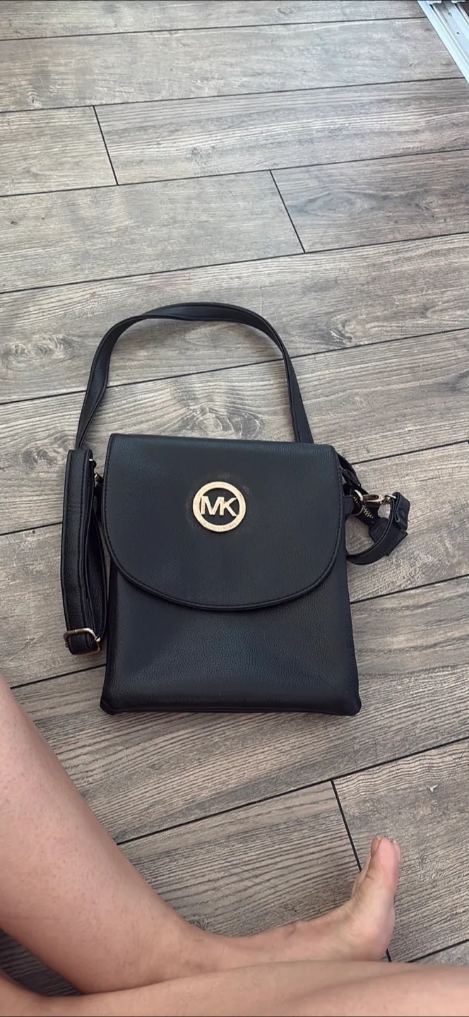 Black crossbody bag thumbnail