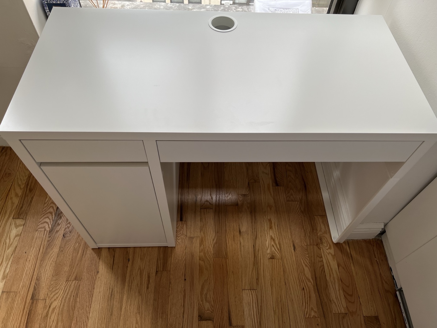 White Ikea Desk - photo 2