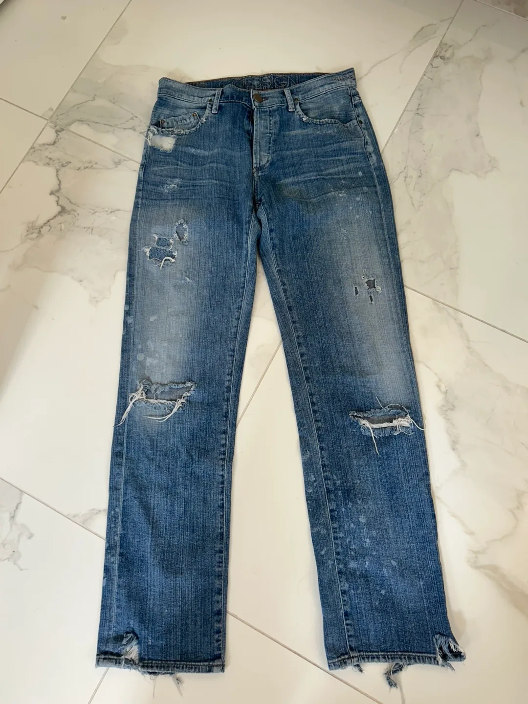 GoldSign Distressed Jeans thumbnail