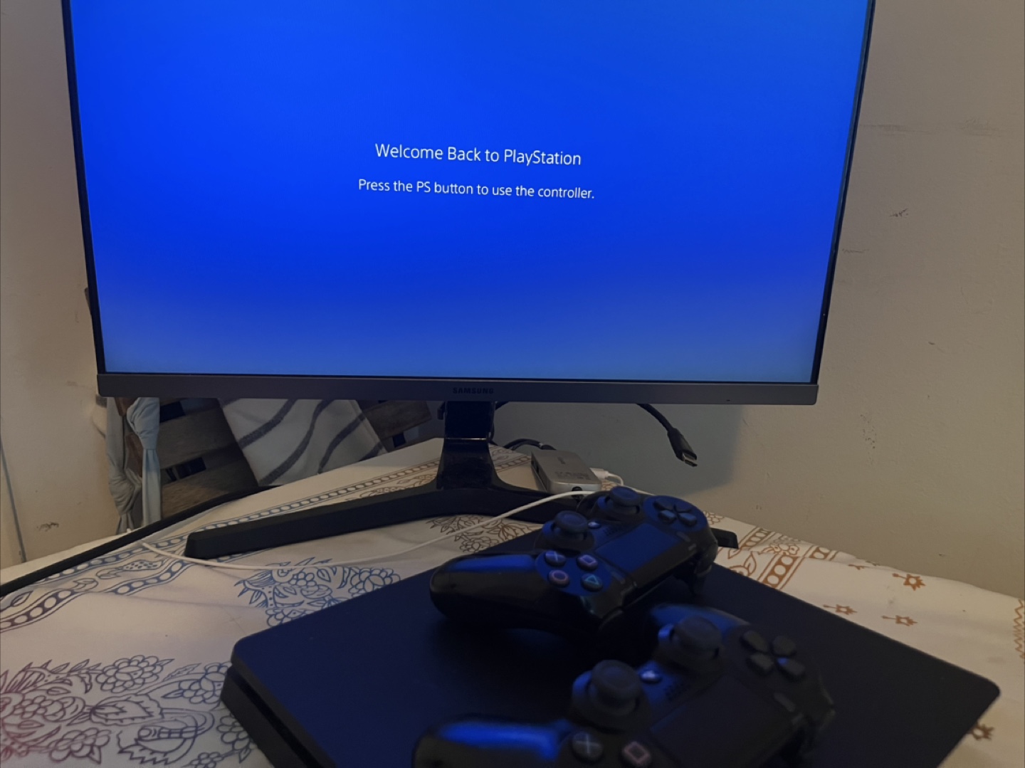 Ps 4 slim with Two Controllers and box - photo 2