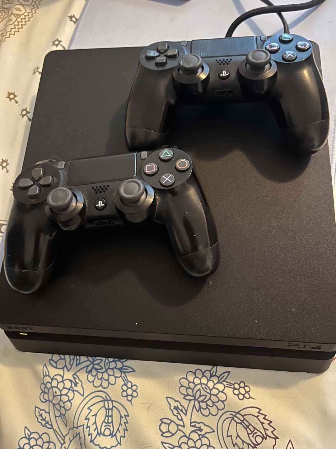 Ps 4 slim with Two Controllers and box - photo 3