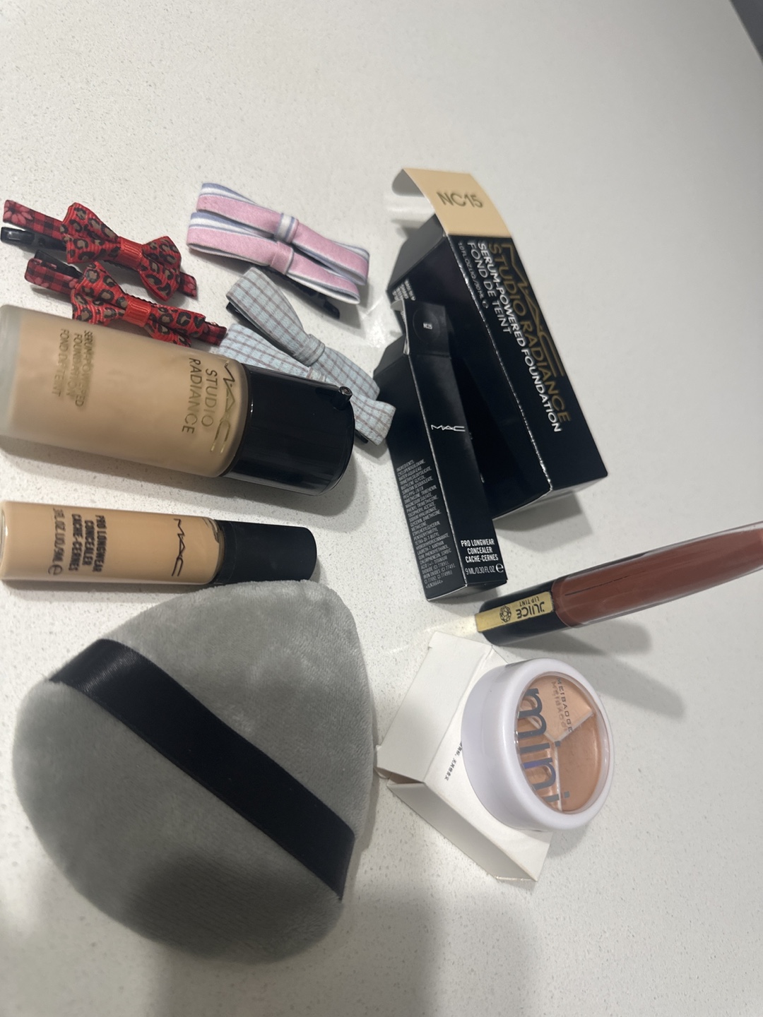 Makeup bundle with hair accessories - photo 2
