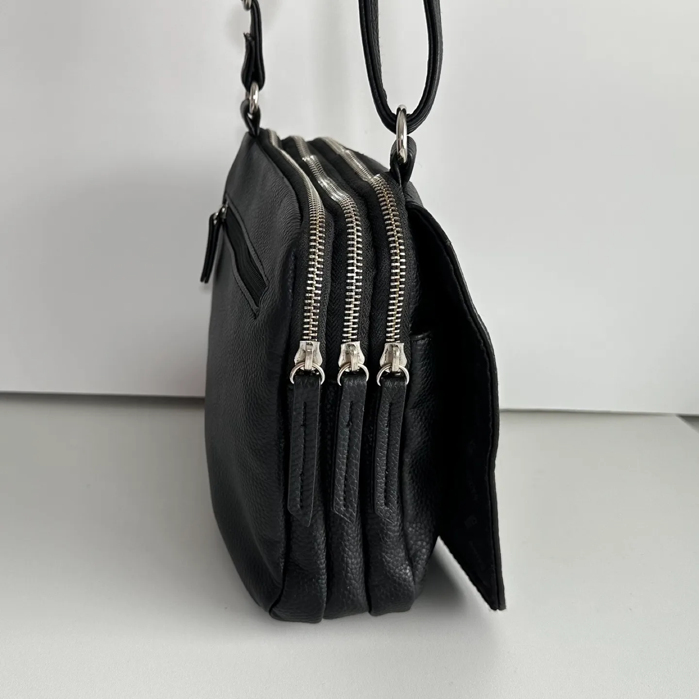 Roots Black Crossbody Bag image indicator(4)