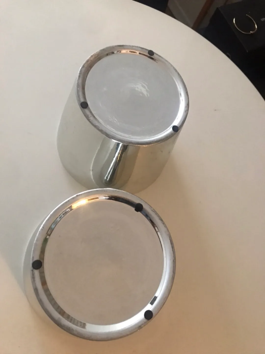 2 METALLIC PLANT POTS with 2 Free Inserts image indicator(5)