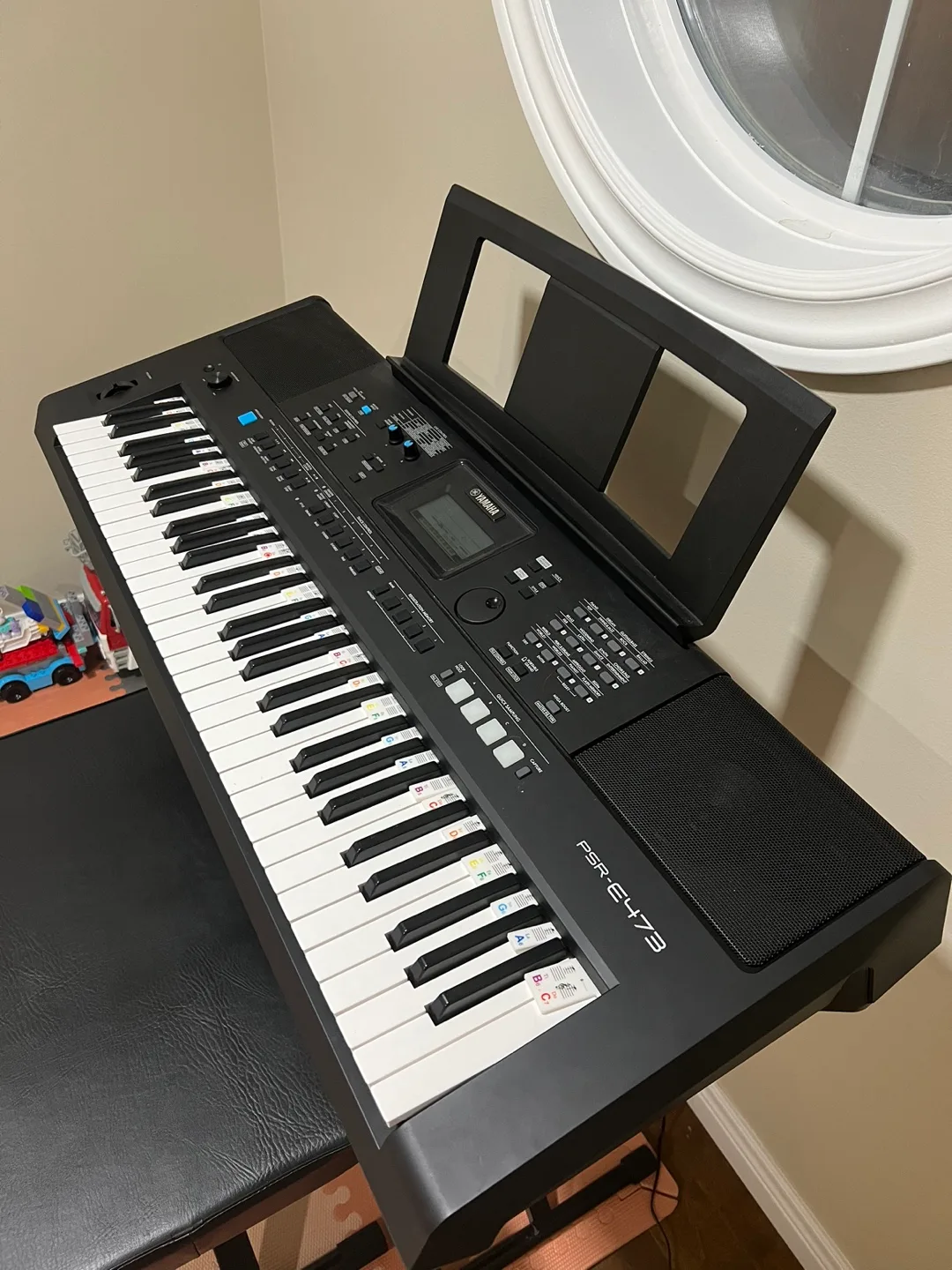 Yamaha PSR-E473 61-key Digital Keyboard thumbnail