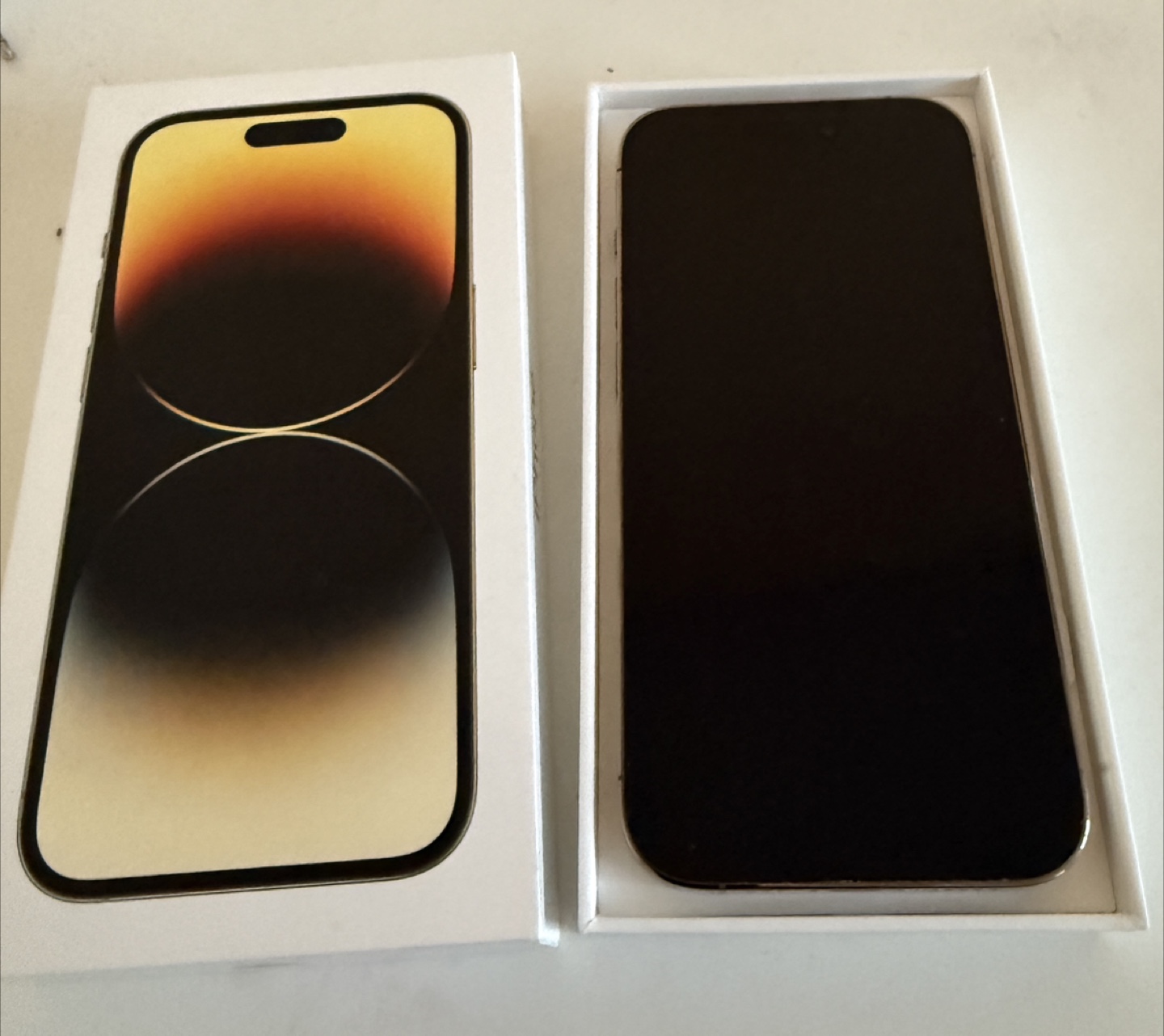 Apple iPhone - Gold