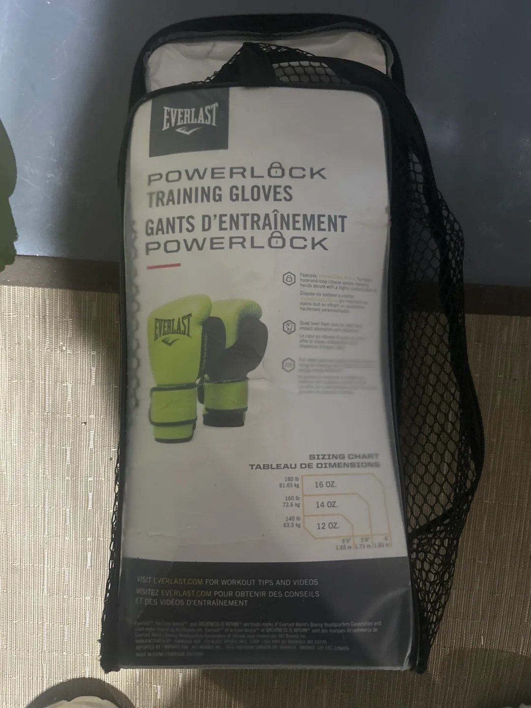 Boxing gloves and hand wraps image indicator(3)