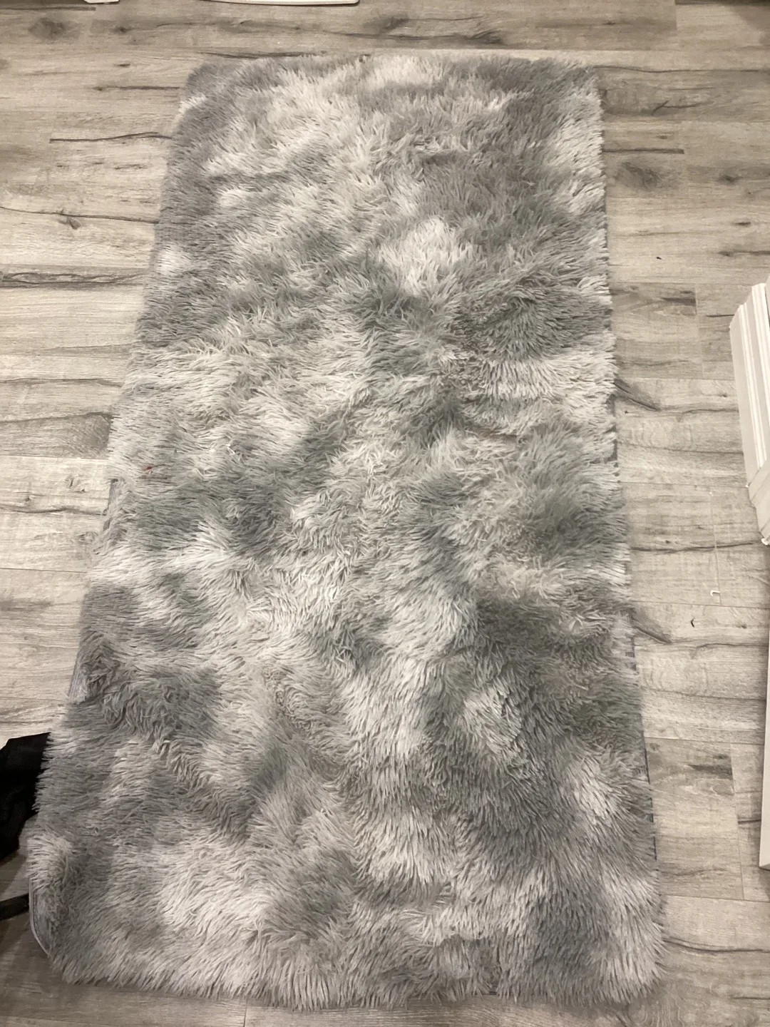 Shaggy grey rug thumbnail