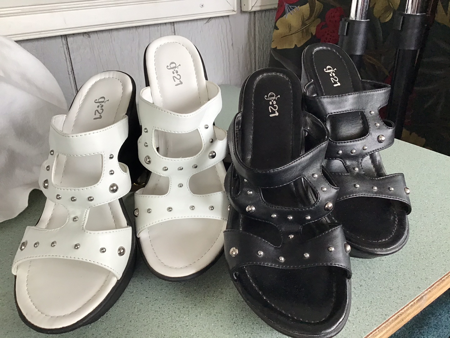 Ladies sandals