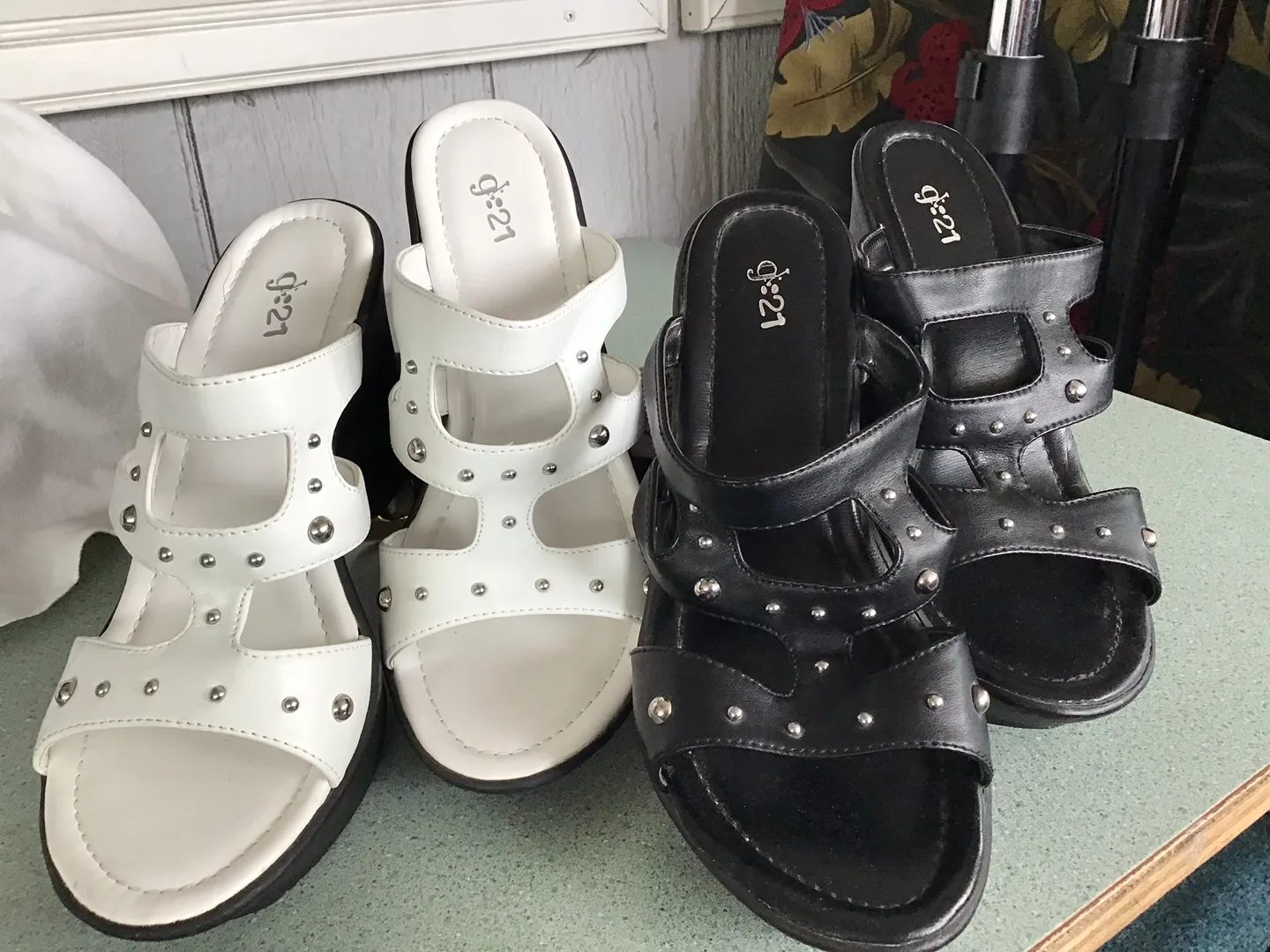 Ladies sandals thumbnail